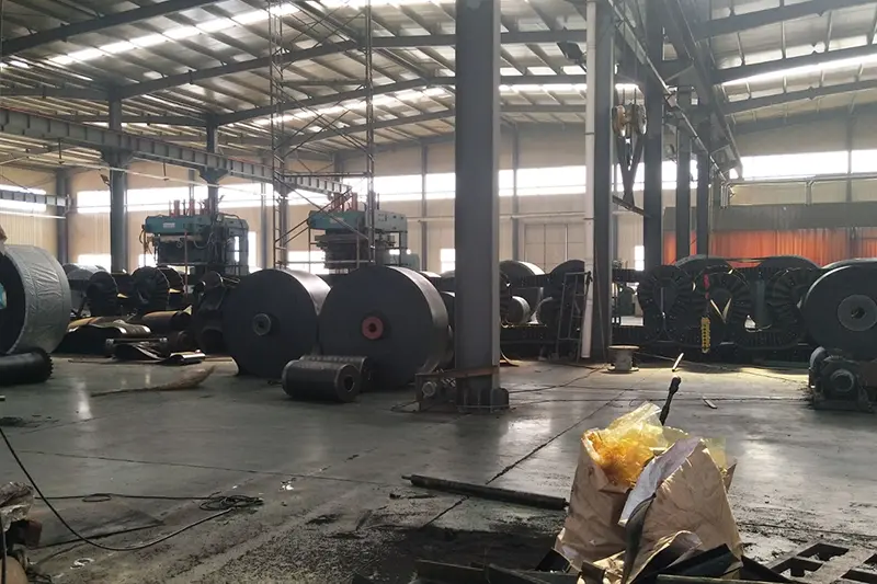 Procesul de producție al benzilor transportoare din cauciuc